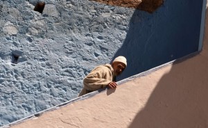 A man walks along a small alley in the northwestern Moroccan city of Chefchaouen, in the Rif mountains, on May 1, 2016. According to the latest list of the 50 world's most beautiful cities released by Condé Nast Traveler, Morocco's northern city of Chefchaouen ranks sixth among the top ten most beautiful cities, dethroning Paris, which remains in the top 10 in 7th place, followed by Cape Town (South Africa). / AFP / FADEL SENNA